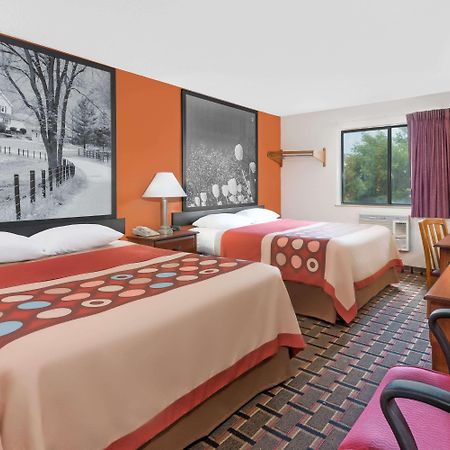 Super 8 By Wyndham Kent/Akron Area Buitenkant foto