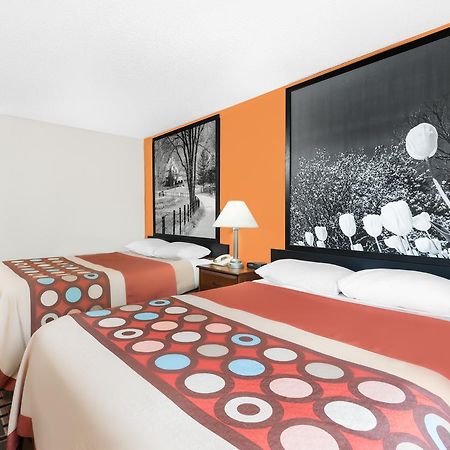 Super 8 By Wyndham Kent/Akron Area Buitenkant foto