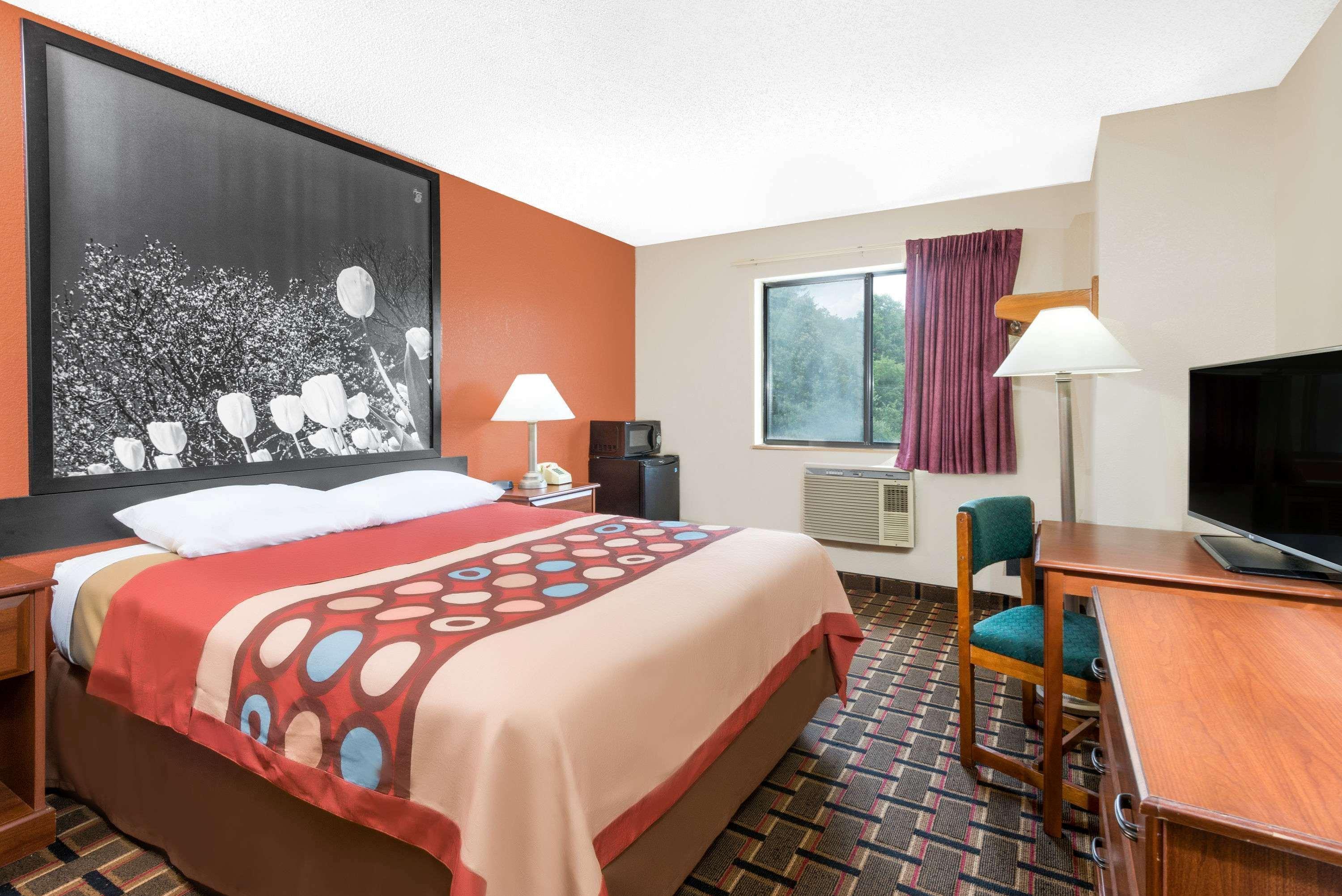 Super 8 By Wyndham Kent/Akron Area Buitenkant foto