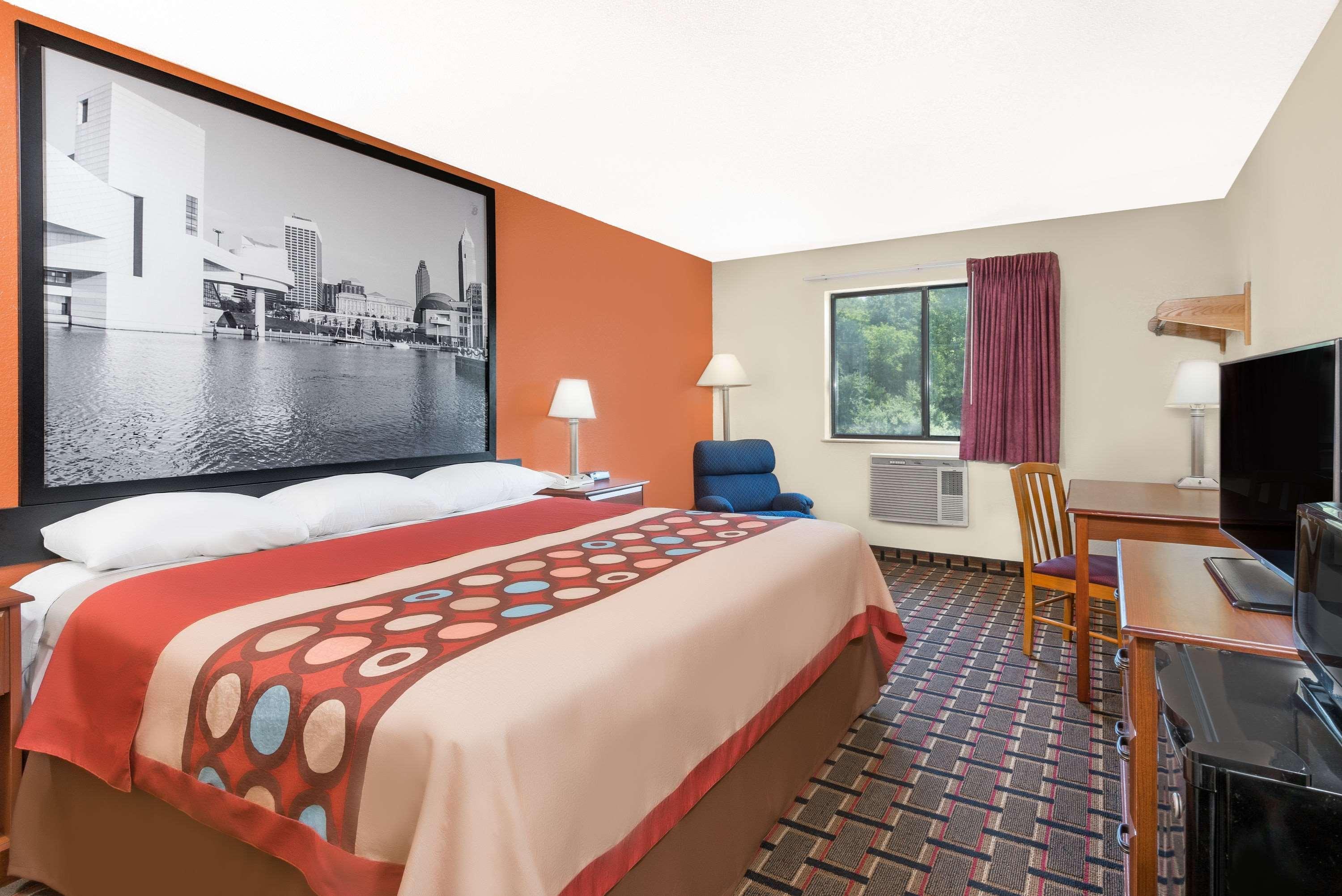 Super 8 By Wyndham Kent/Akron Area Buitenkant foto