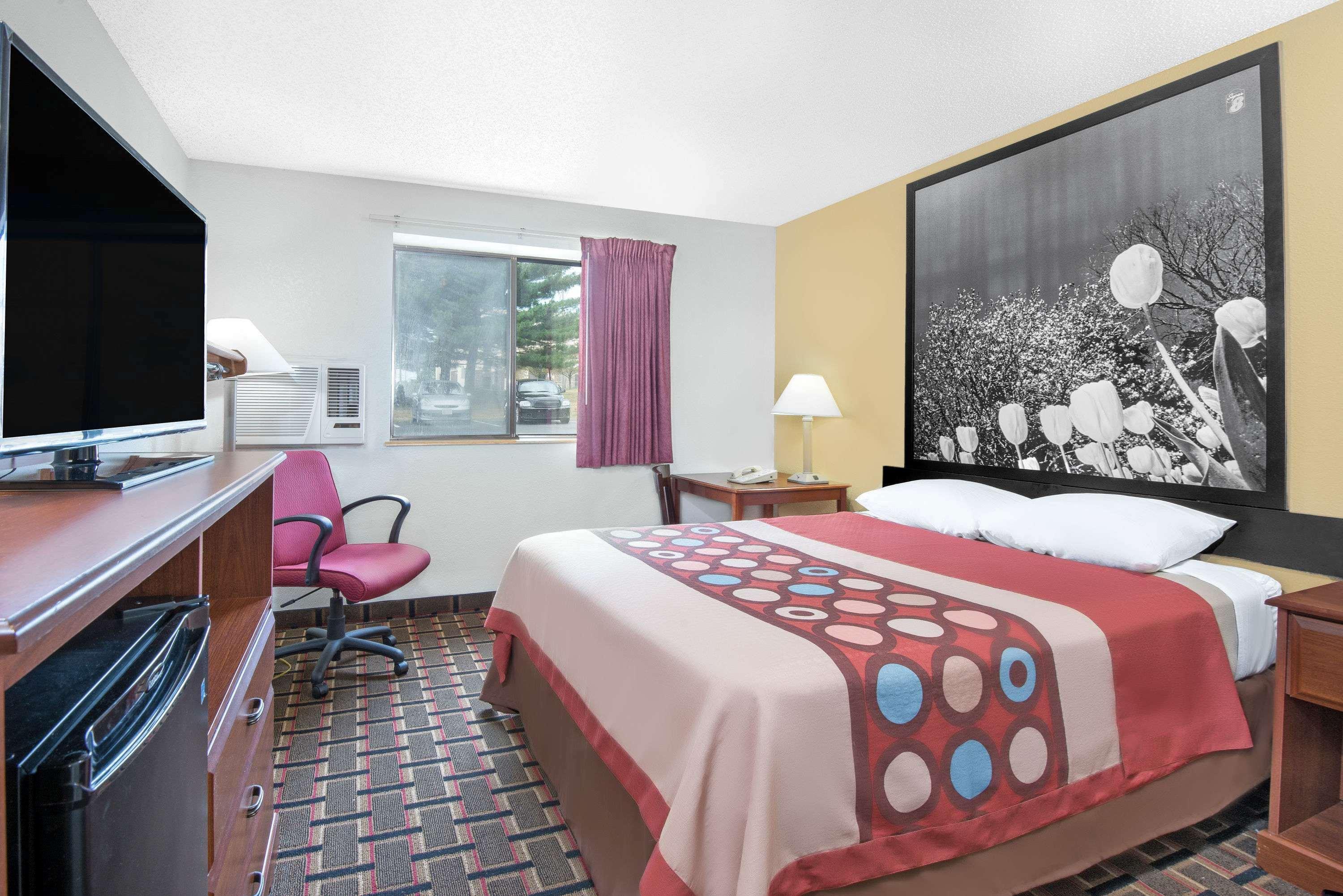 Super 8 By Wyndham Kent/Akron Area Buitenkant foto