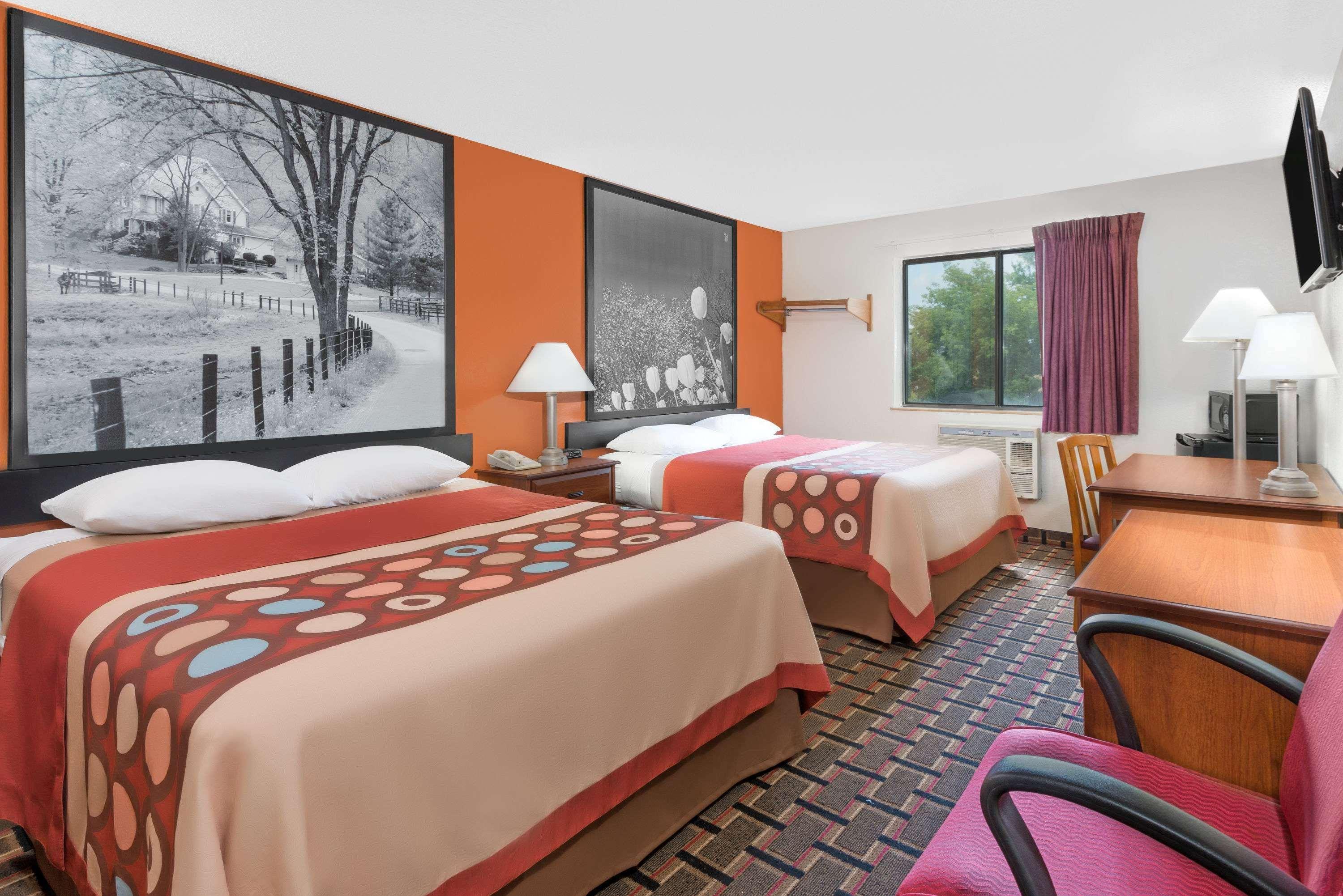 Super 8 By Wyndham Kent/Akron Area Buitenkant foto