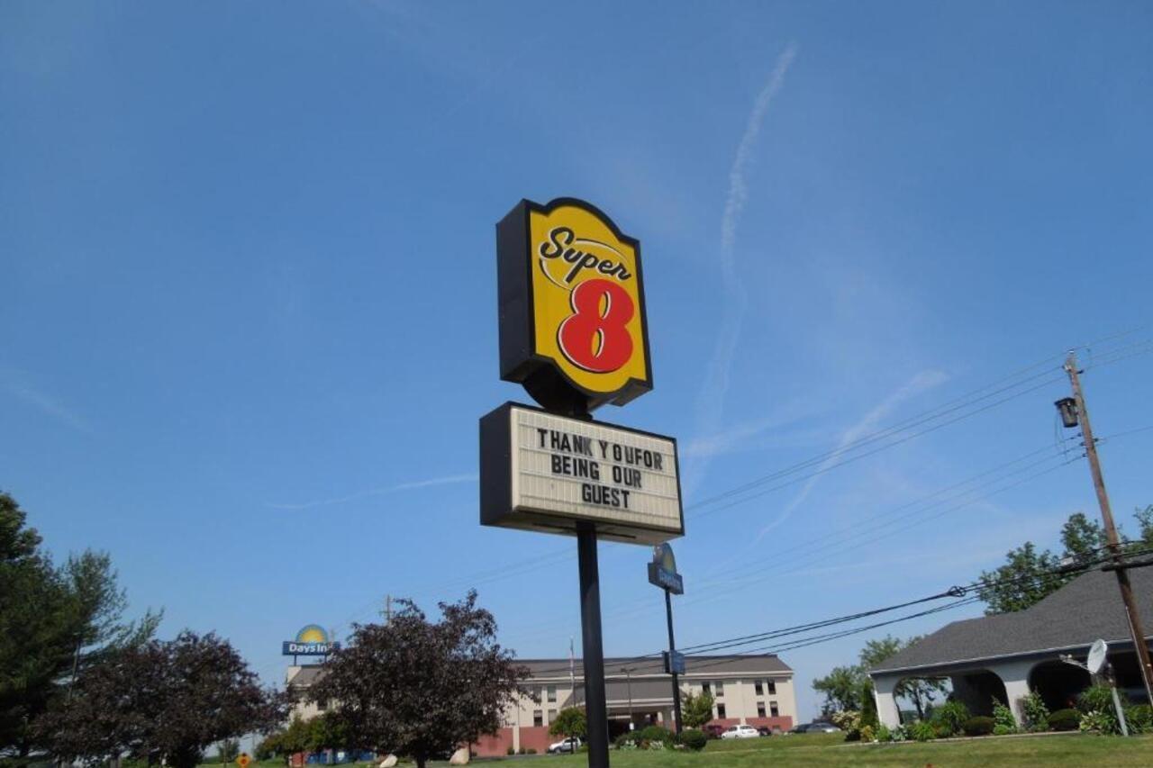 Super 8 By Wyndham Kent/Akron Area Buitenkant foto
